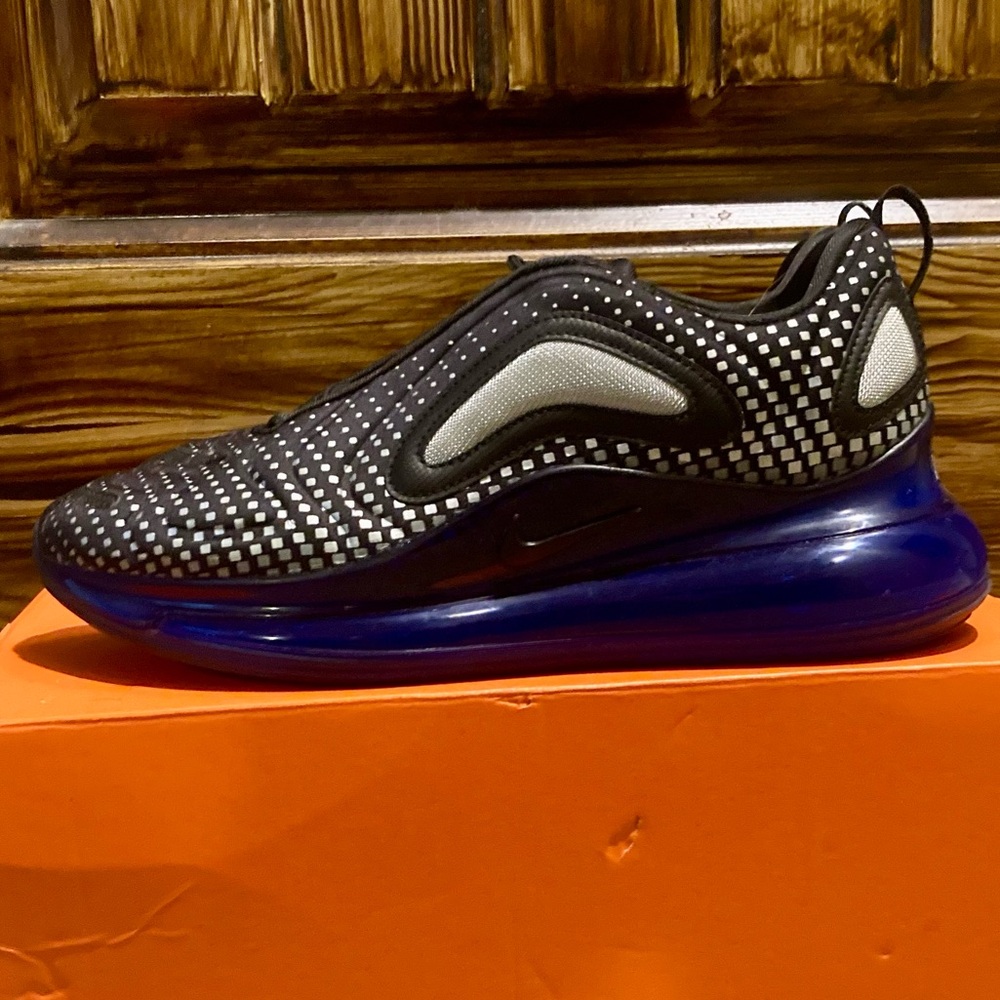 NIKE AIR MAX 720